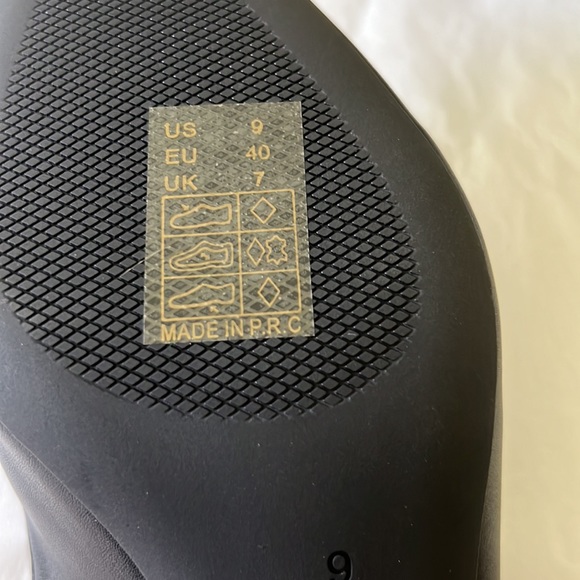 NWT heels - Picture 3 of 4